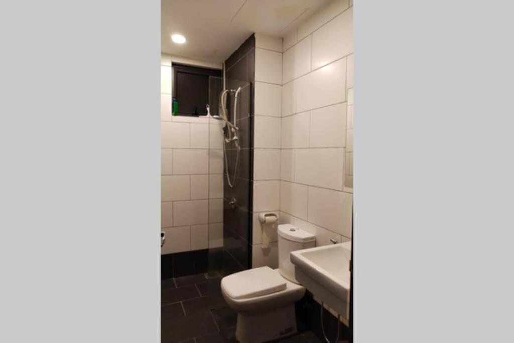 Comfortable And Relax 2r2b, Netflx And Wi-fi Provided Batu Caves